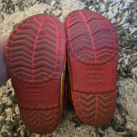 🚗 EUC Crocs Disney/Pixar Lightning McQueen Clogs - Kids Size C11 - Picture 4 of 4